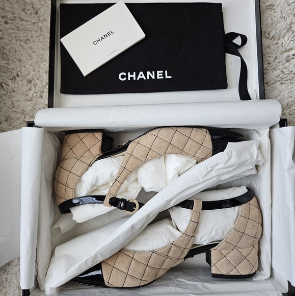 Chanel kidskin quilted patent cap Mary Jane's in beige and black - Picture 11 of 16